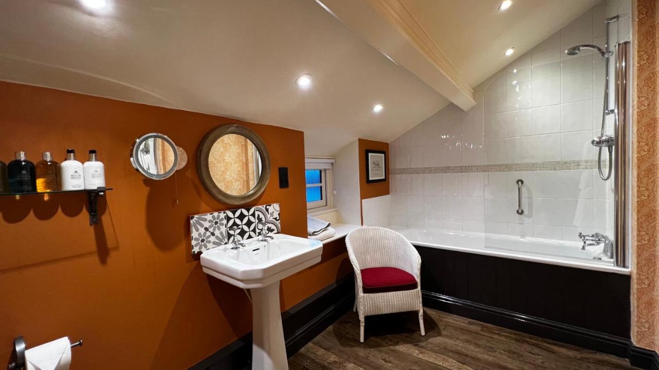 The Red Lion Inn Long Compton Bagian luar foto