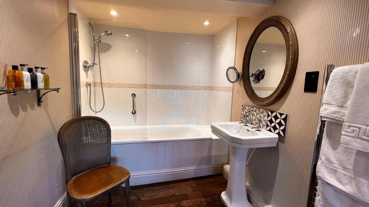 The Red Lion Inn Long Compton Bagian luar foto