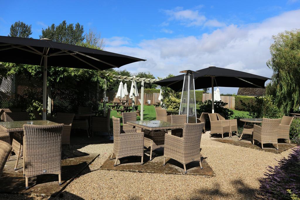 The Red Lion Inn Long Compton Bagian luar foto